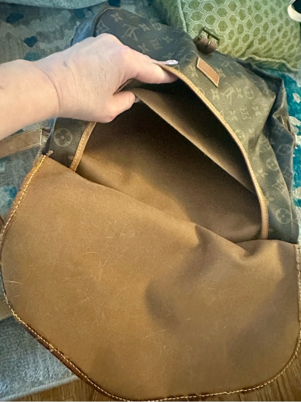 Well Loved! Louis Vuitton Brown Monogram Crossbody Messenger Bag - Samur 35 - Picture 5 of 9